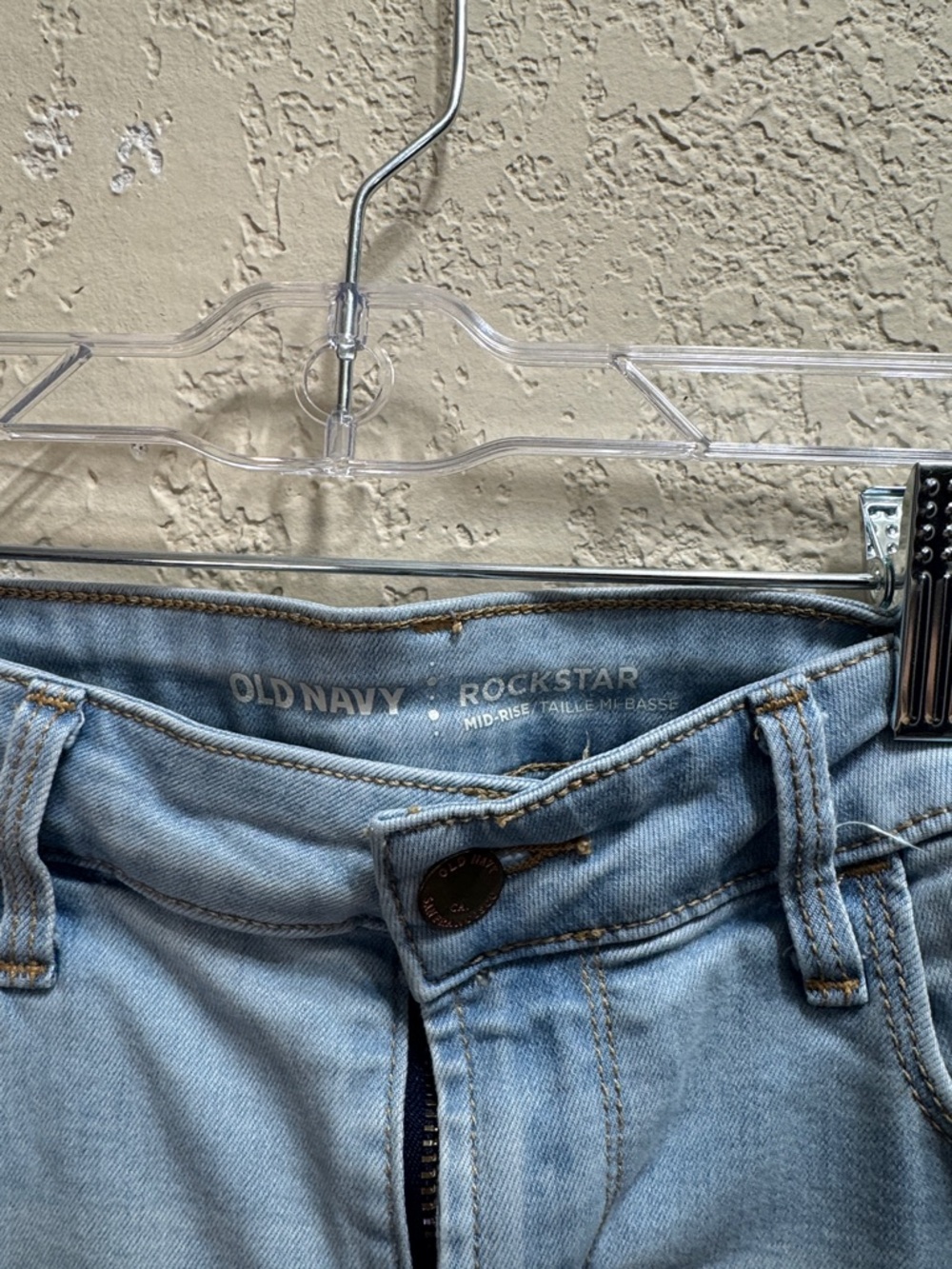 Old Navy Rockstar Mid Rise Skinny Jeans Light Wash Distressed Size 6 - Picture 4 of 7